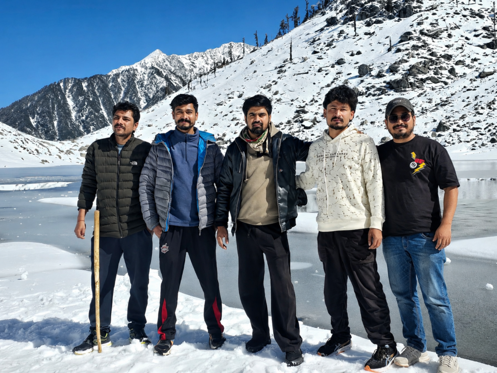 Group photo on kareri lake