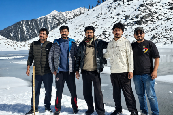 Group photo on kareri lake